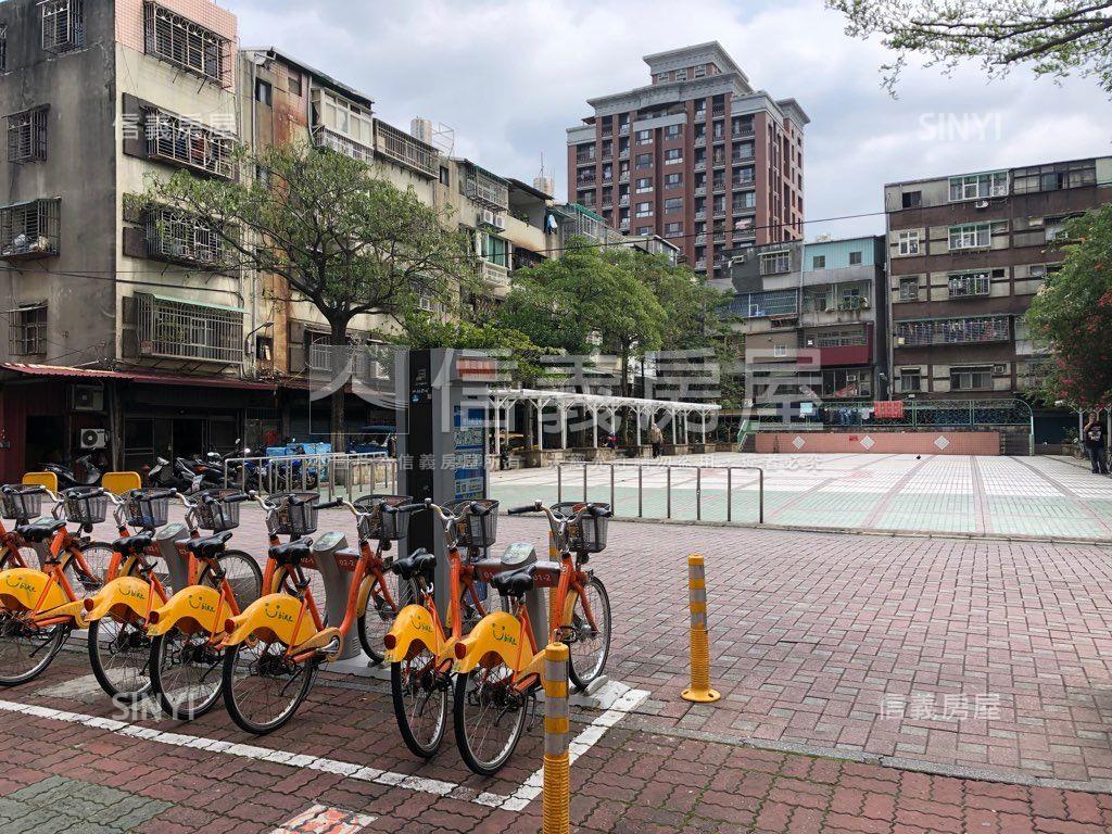 信義路面寬金店面房屋室內格局與周邊環境