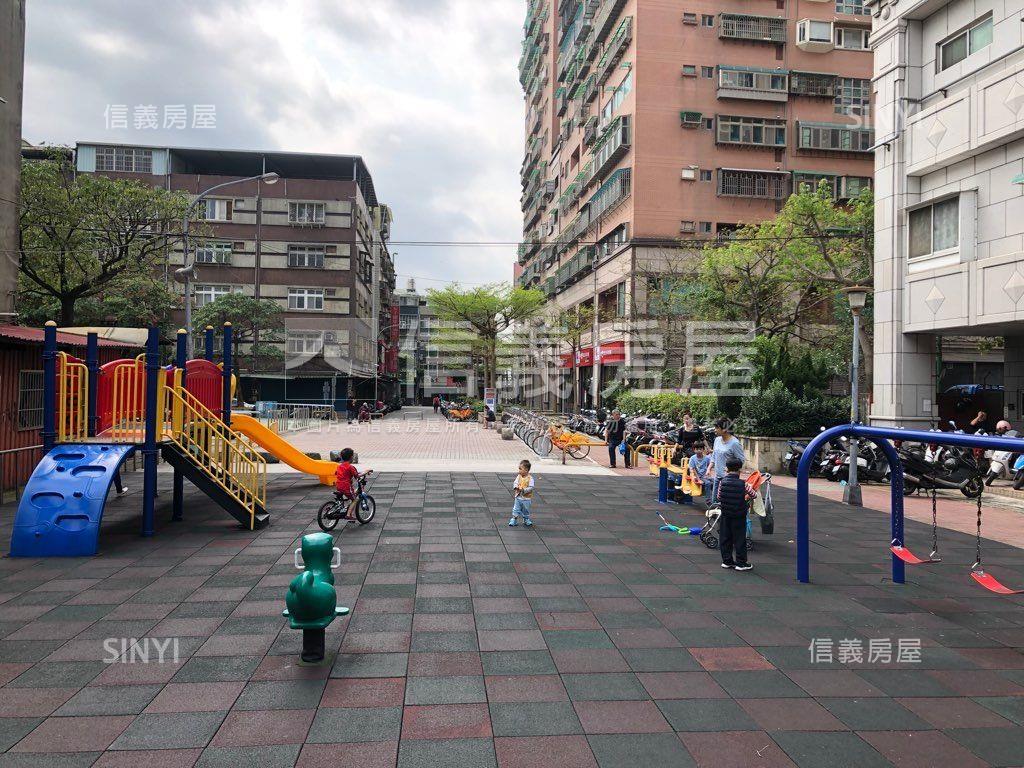 信義路面寬金店面房屋室內格局與周邊環境