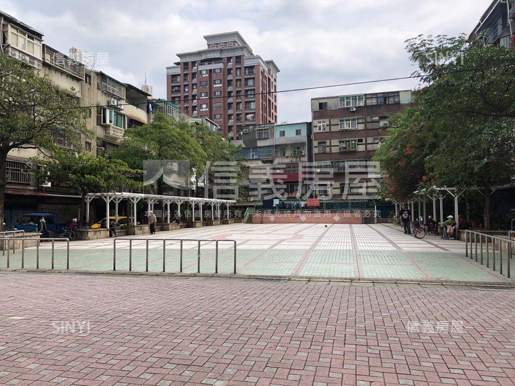 信義路面寬金店面房屋室內格局與周邊環境
