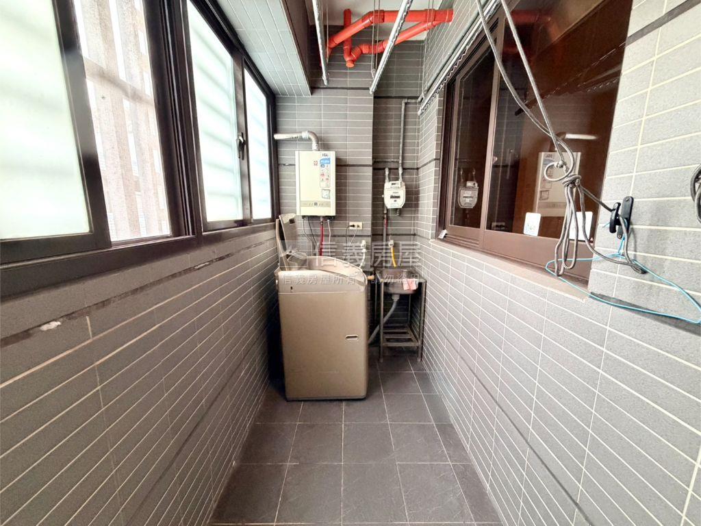 極上寓邊間採光三房車位房屋室內格局與周邊環境