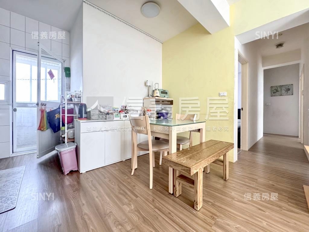 煙波海晏四房車位房屋室內格局與周邊環境