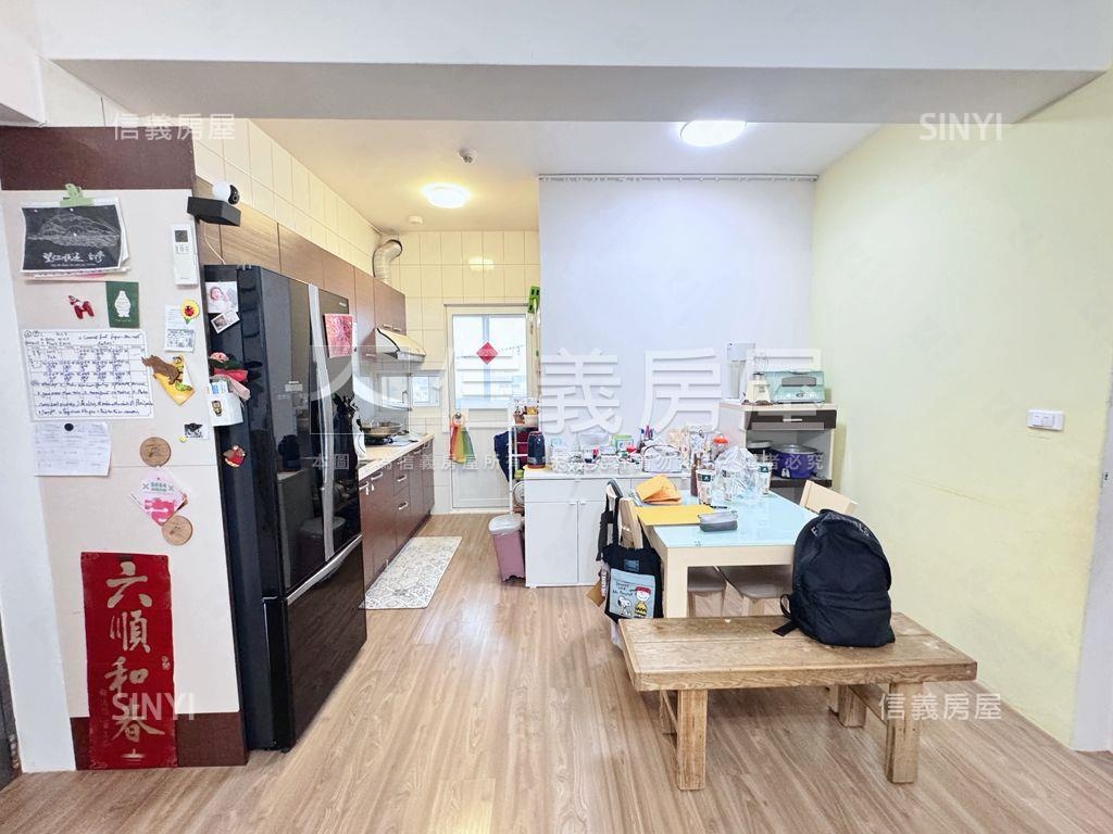 煙波海晏四房車位房屋室內格局與周邊環境