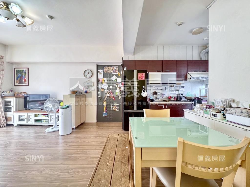 煙波海晏四房車位房屋室內格局與周邊環境