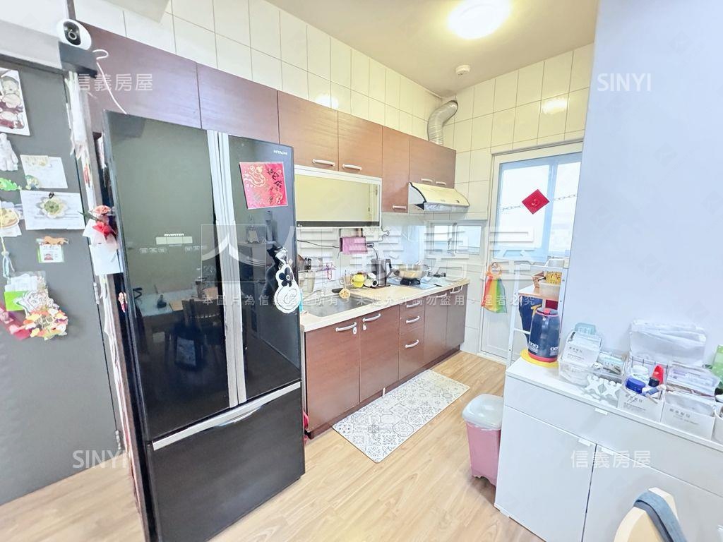 煙波海晏四房車位房屋室內格局與周邊環境