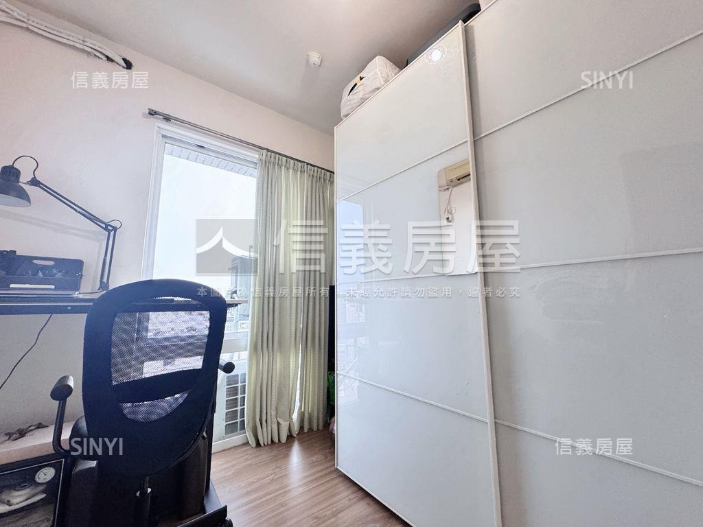 煙波海晏四房車位房屋室內格局與周邊環境