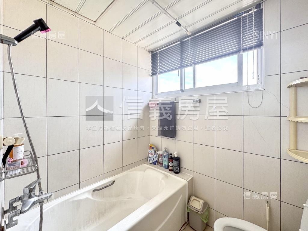 煙波海晏四房車位房屋室內格局與周邊環境