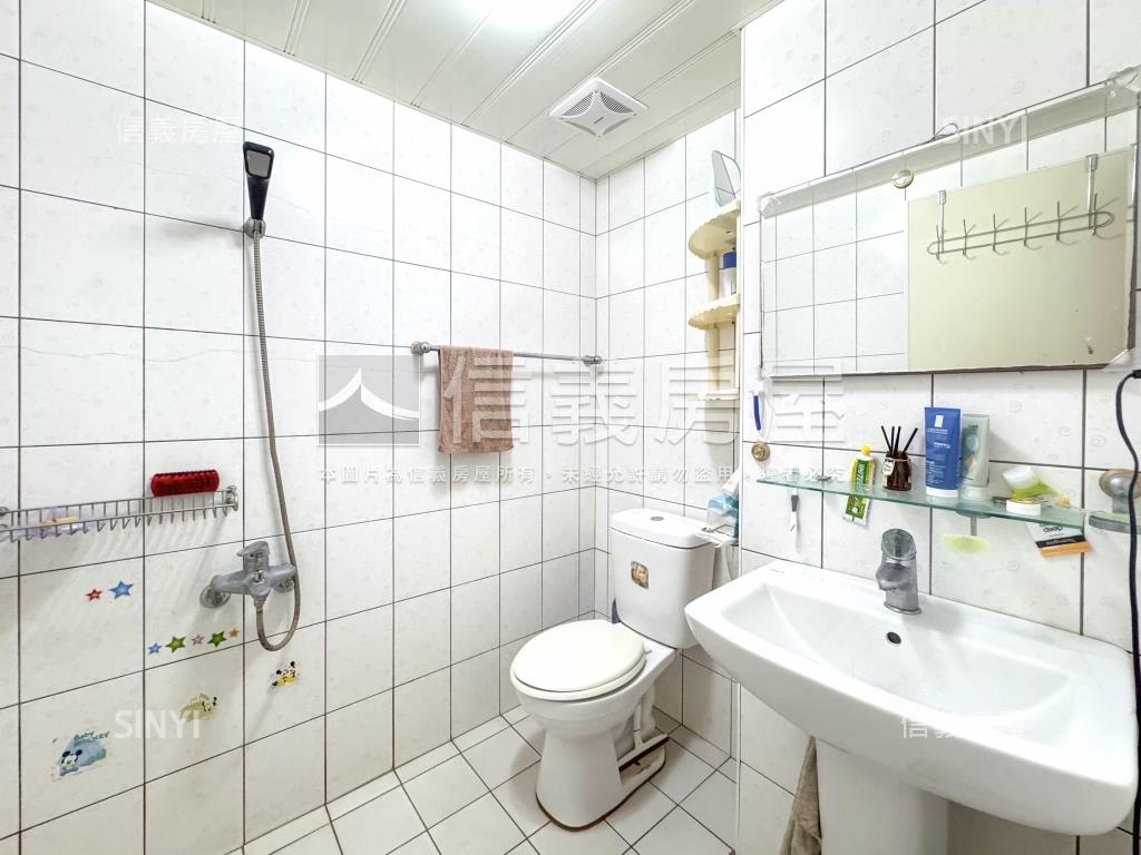 煙波海晏四房車位房屋室內格局與周邊環境