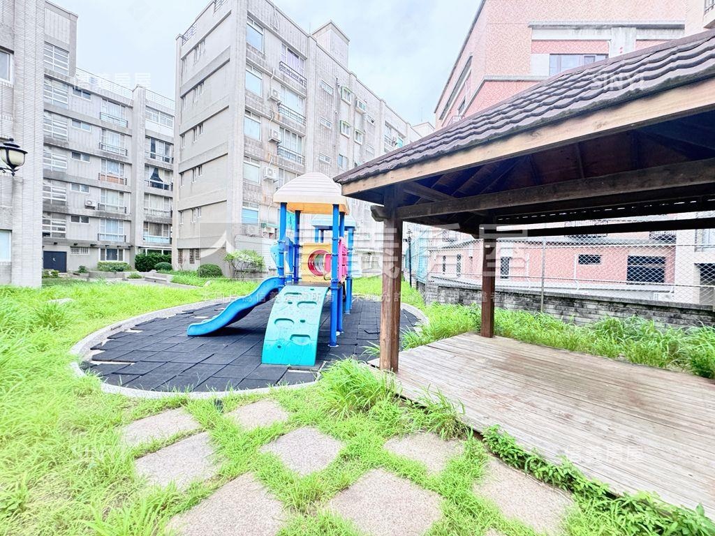 煙波海晏四房車位房屋室內格局與周邊環境