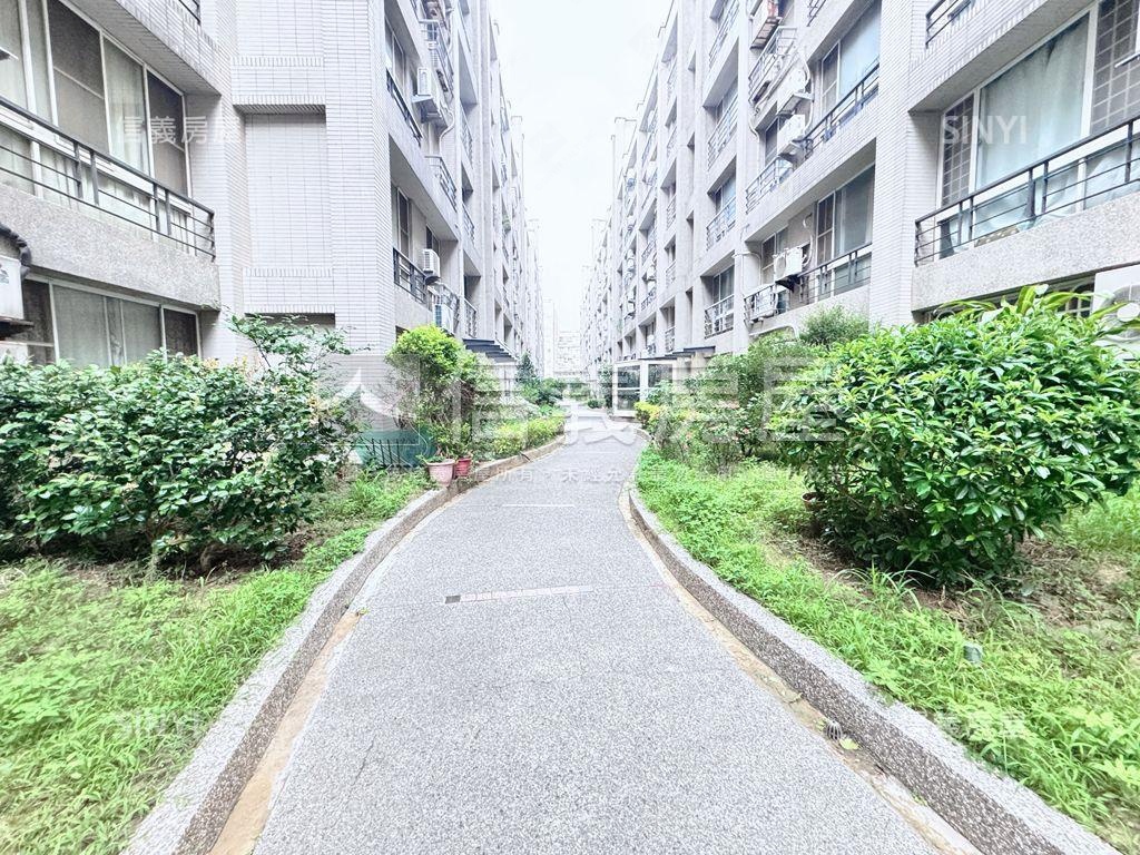 煙波海晏四房車位房屋室內格局與周邊環境