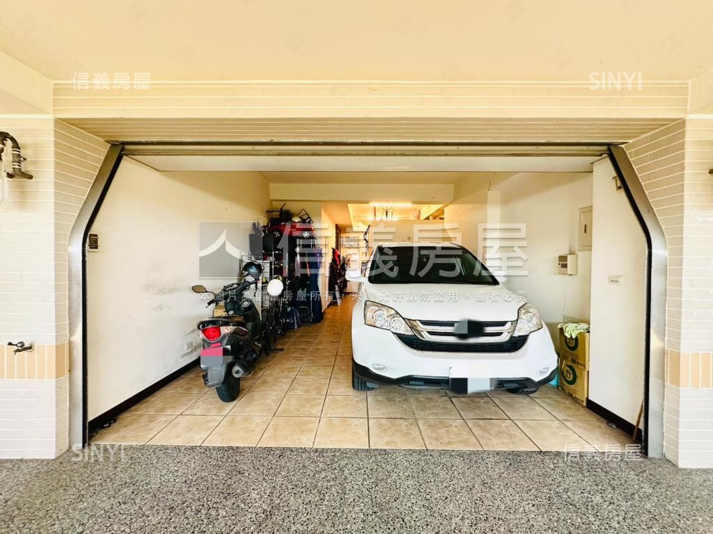 大里二期震後車庫美透天房屋室內格局與周邊環境
