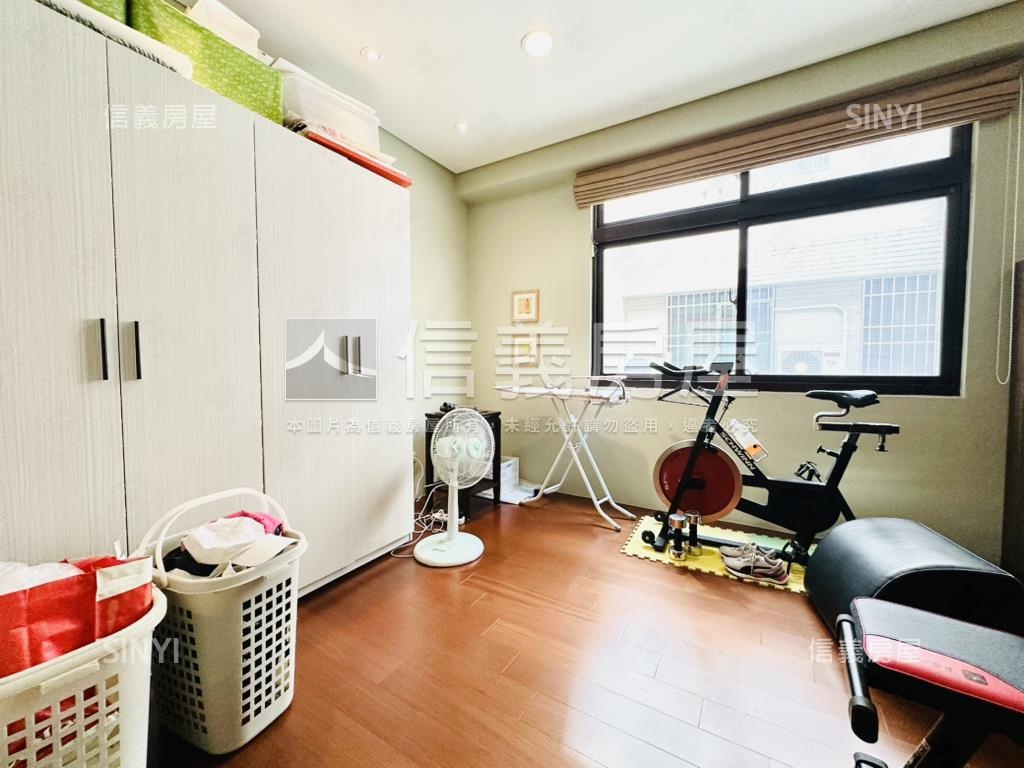 大里二期震後車庫美透天房屋室內格局與周邊環境