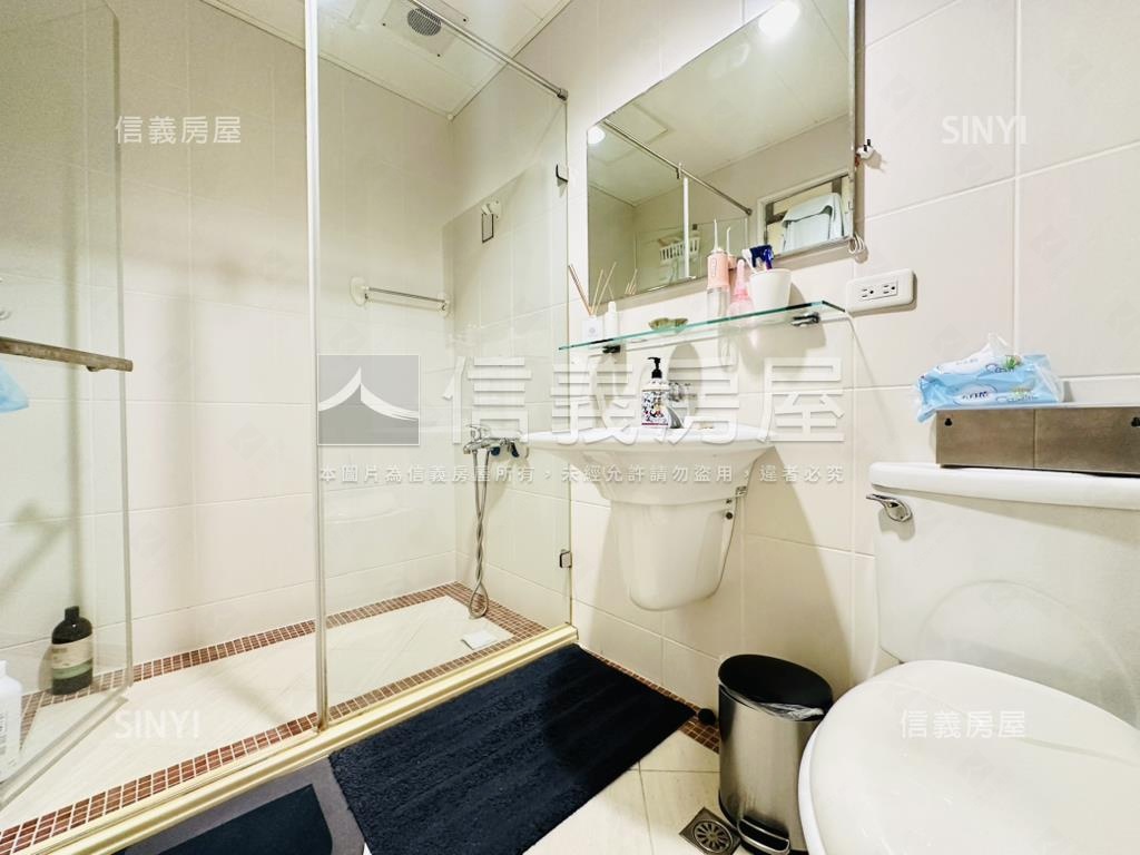 大里二期震後車庫美透天房屋室內格局與周邊環境
