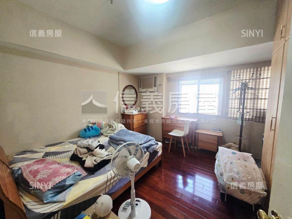 未來雙捷運。邊間次頂樓房屋室內格局與周邊環境