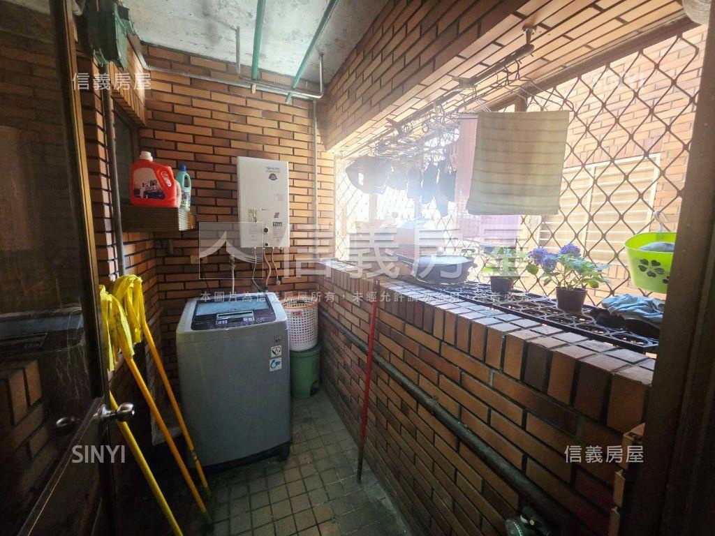 未來雙捷運。邊間次頂樓房屋室內格局與周邊環境