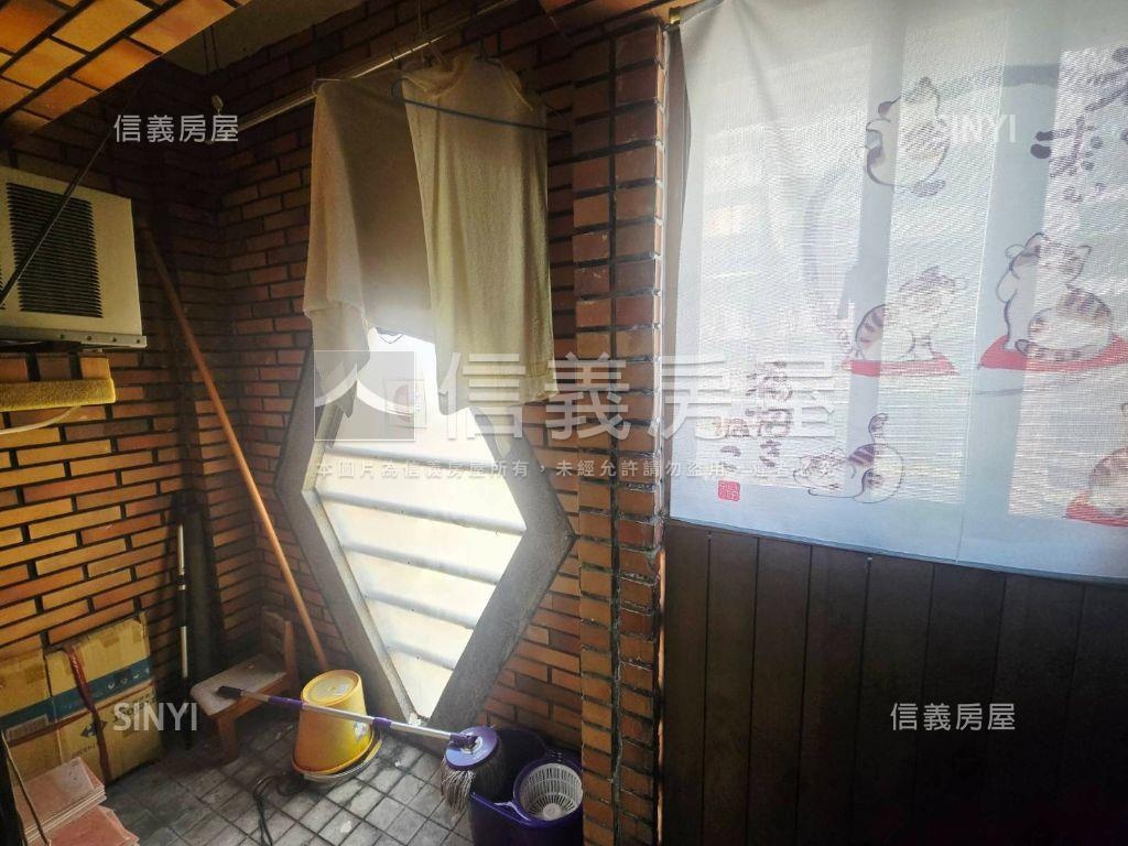 未來雙捷運。邊間次頂樓房屋室內格局與周邊環境