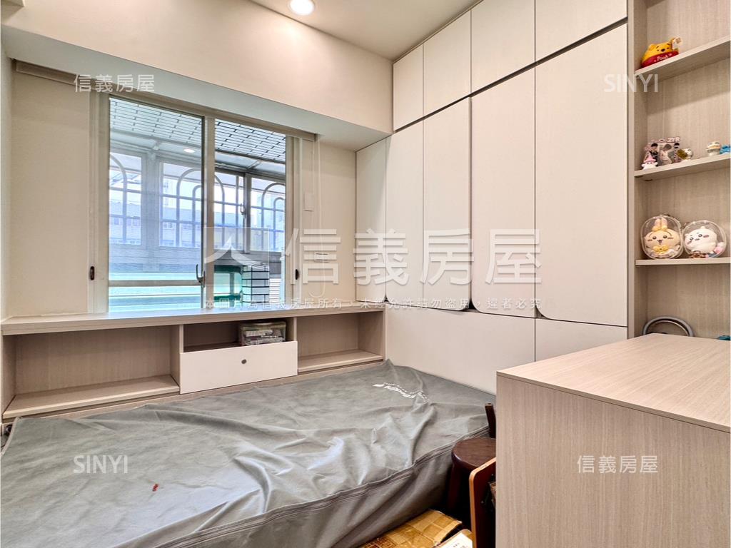 Ｒ１４巨蛋精裝兩房車位房屋室內格局與周邊環境