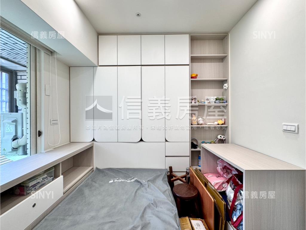 Ｒ１４巨蛋精裝兩房車位房屋室內格局與周邊環境