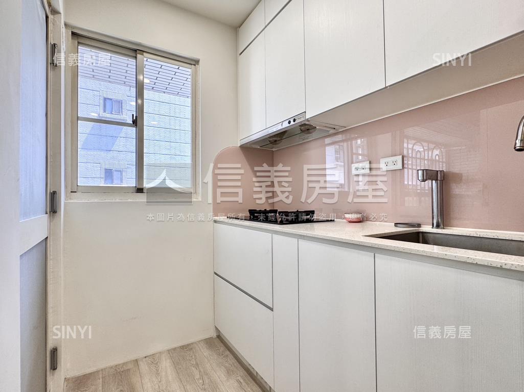 Ｒ１４巨蛋精裝兩房車位房屋室內格局與周邊環境