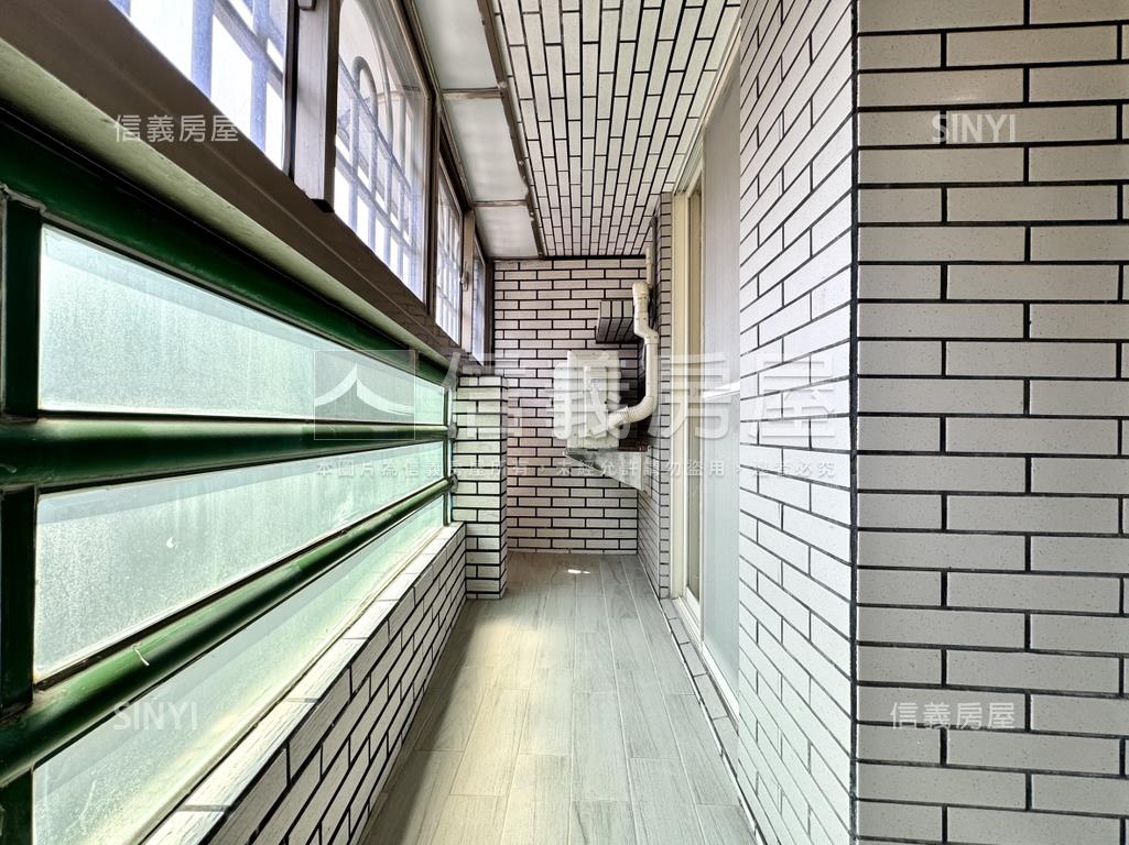 Ｒ１４巨蛋精裝兩房車位房屋室內格局與周邊環境