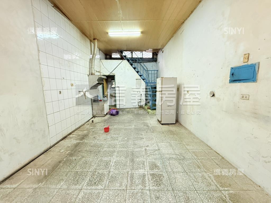 新市熱鬧金店面房屋室內格局與周邊環境