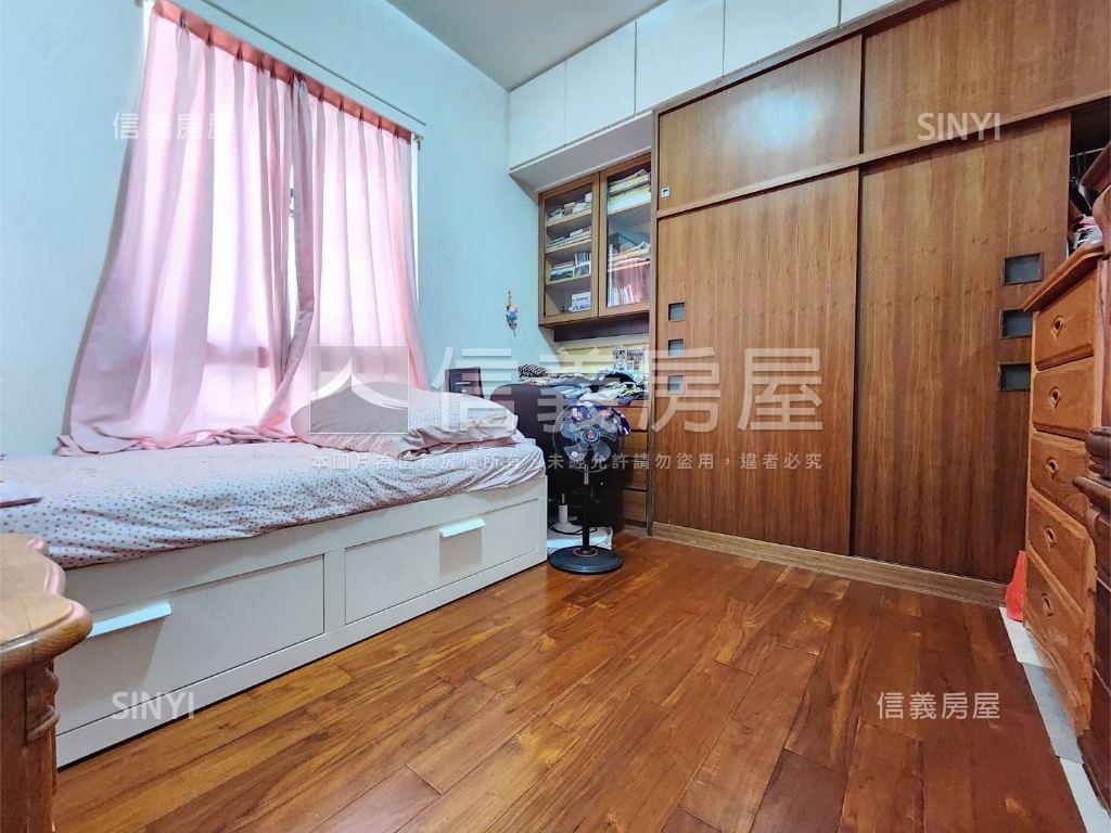 長榮商圈方正四房坡平車位房屋室內格局與周邊環境
