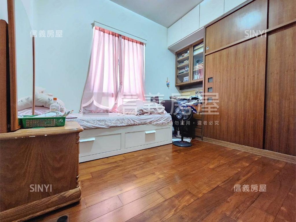長榮商圈方正四房坡平車位房屋室內格局與周邊環境