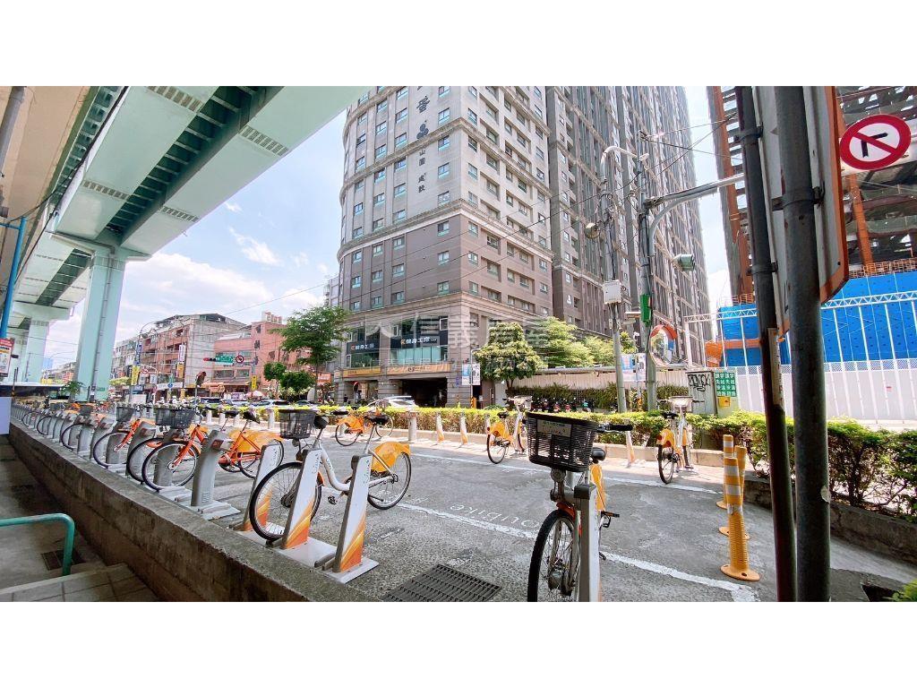 板橋新埔河景第一排美宅房屋室內格局與周邊環境