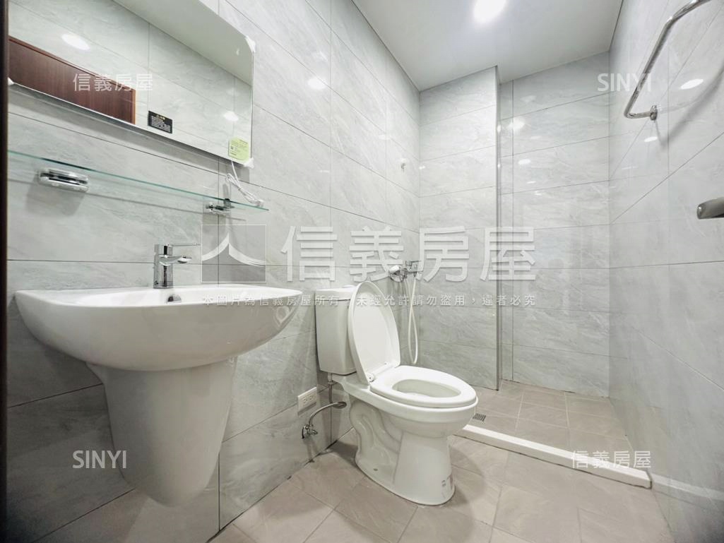 瀛海中學｜大露臺煥新透天房屋室內格局與周邊環境