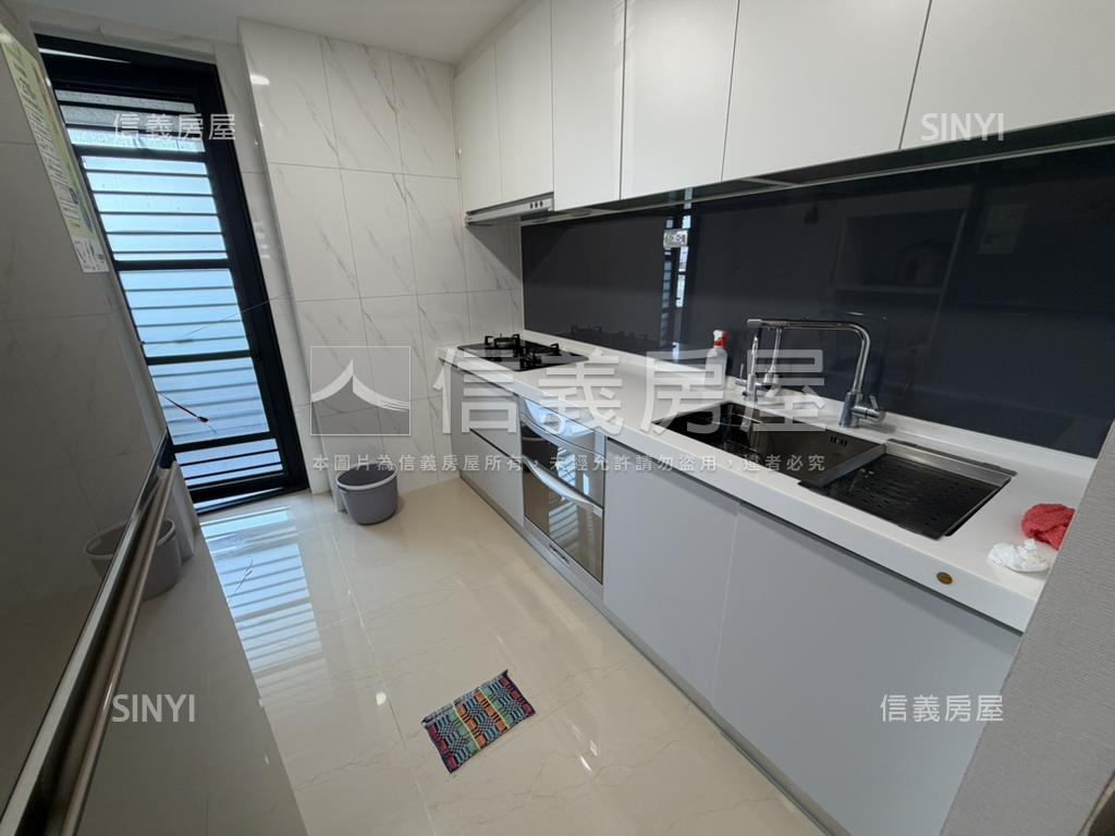 稀有三陽台超美裝潢戶房屋室內格局與周邊環境