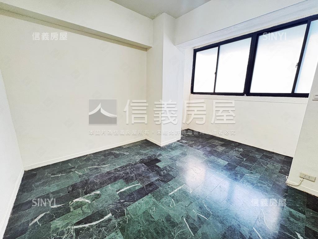 忠駝國宅３房視野佳房屋室內格局與周邊環境