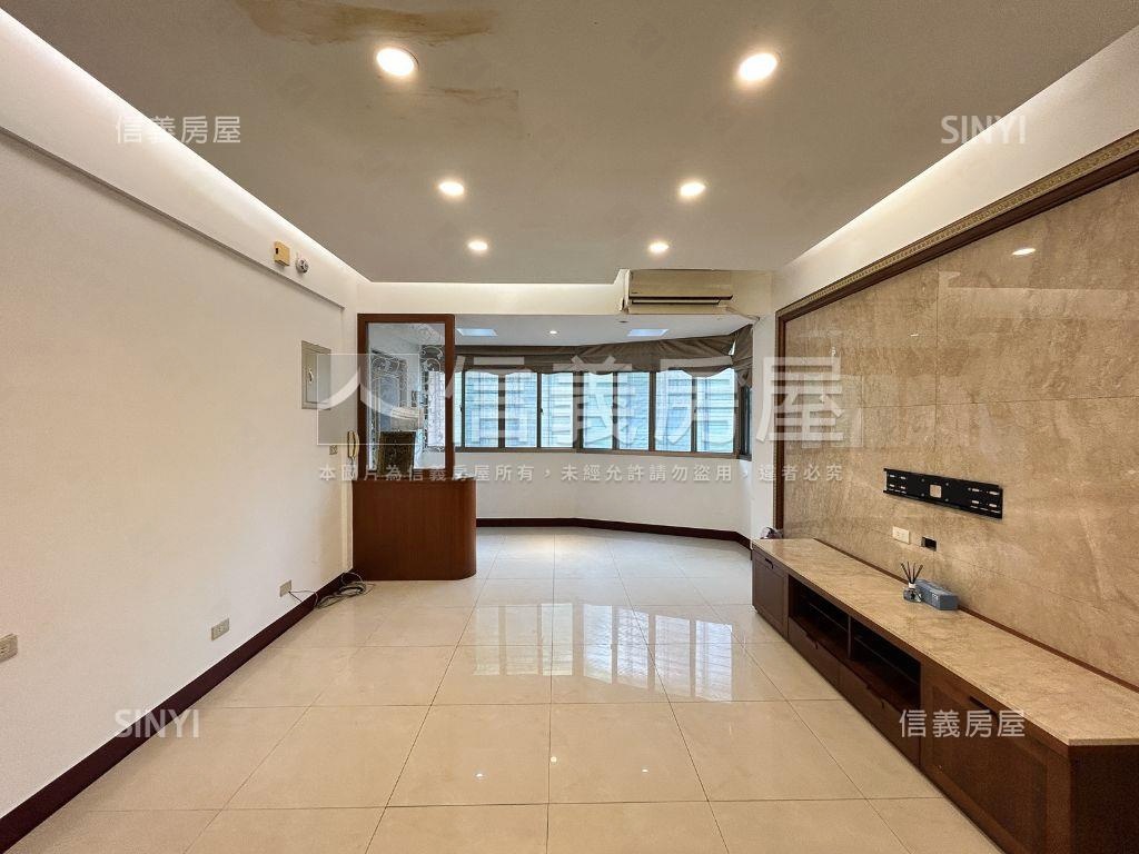 專任＊捷運＊二樓＊唭哩岸房屋室內格局與周邊環境