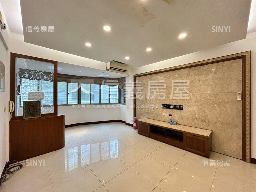 專任＊捷運＊二樓＊唭哩岸房屋室內格局與周邊環境