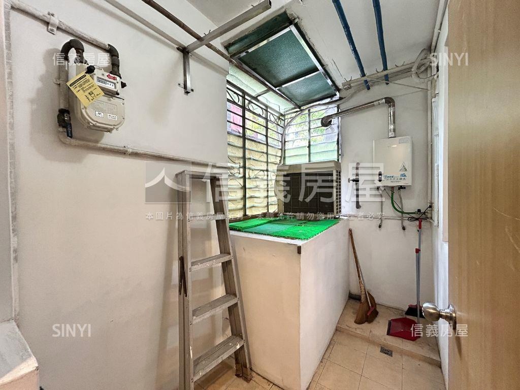 專任＊捷運＊二樓＊唭哩岸房屋室內格局與周邊環境