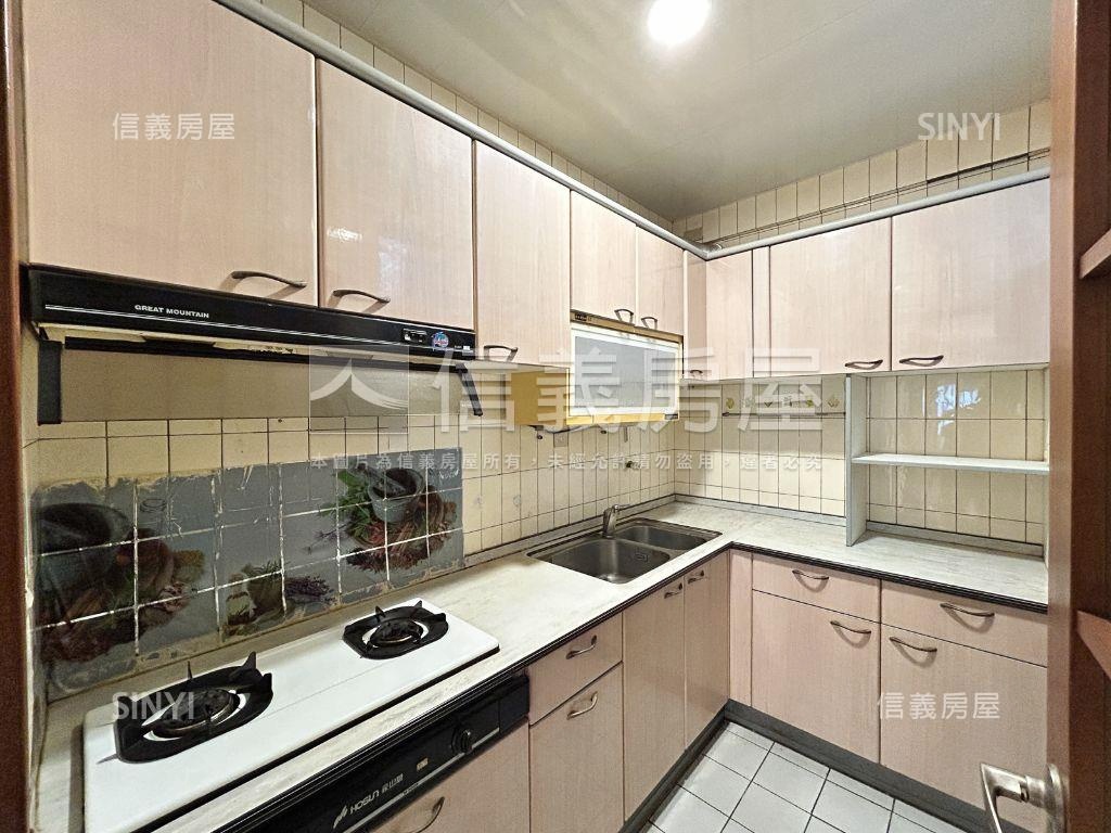 專任＊捷運＊二樓＊唭哩岸房屋室內格局與周邊環境