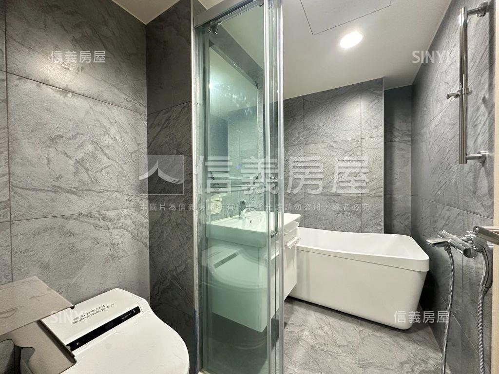 Ａ１８站前新銳２房車位房屋室內格局與周邊環境