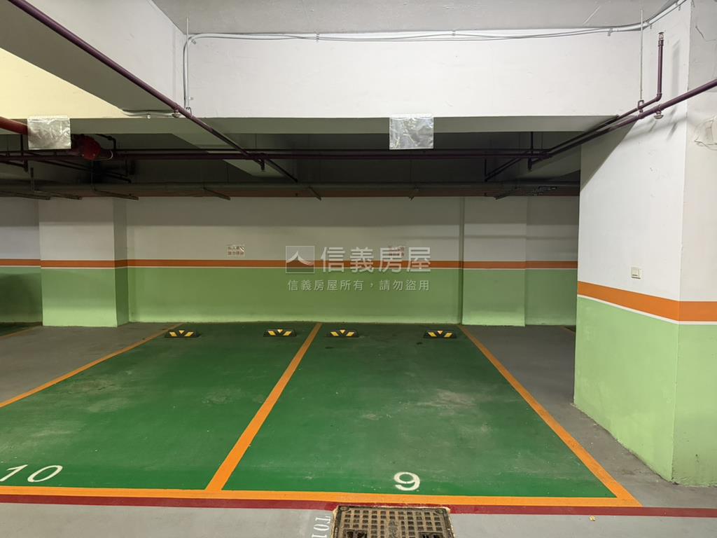 世界Ｖ１‧Ｂ６高樓車位房屋室內格局與周邊環境