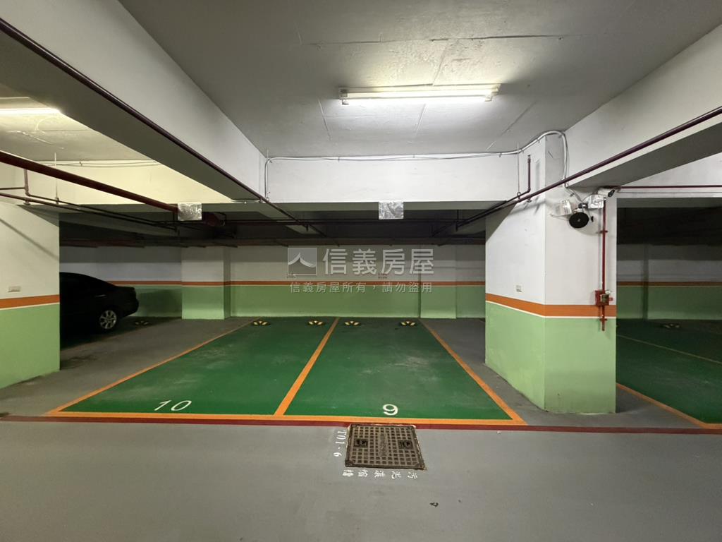 世界Ｖ１‧Ｂ６高樓車位房屋室內格局與周邊環境