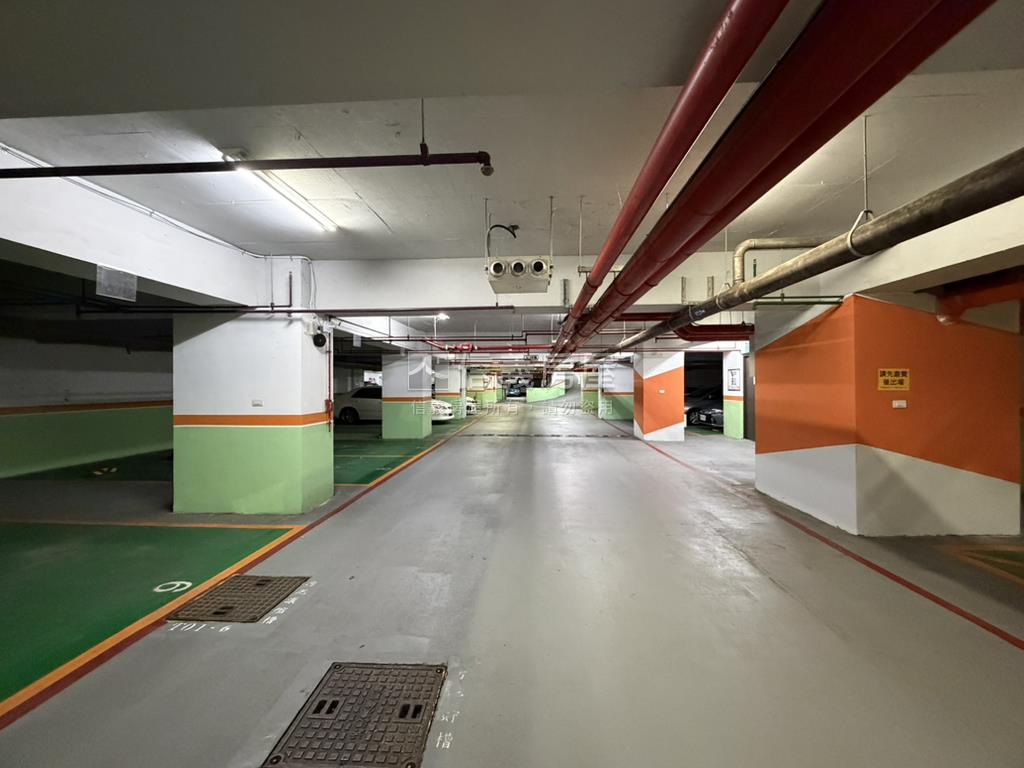 世界Ｖ１‧Ｂ６高樓車位房屋室內格局與周邊環境