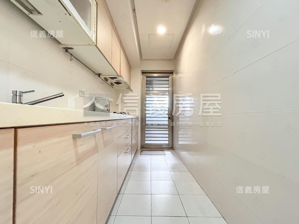 長虹大鎮．Ｃ．四房車位房屋室內格局與周邊環境