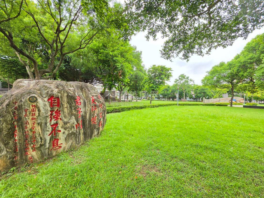 陽明公園旁三房車位房屋室內格局與周邊環境