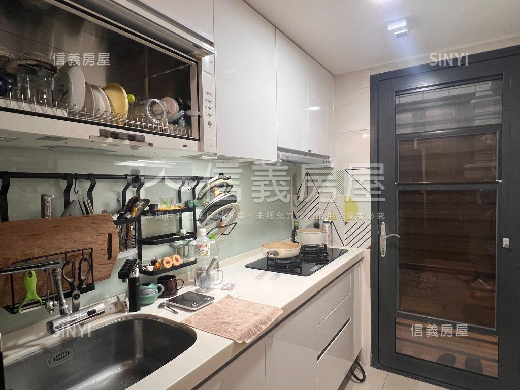 世紀城裝潢採光美三房房屋室內格局與周邊環境