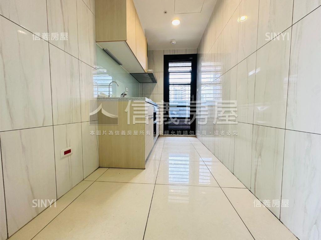 翫寶龍高樓層三房雙車位房屋室內格局與周邊環境