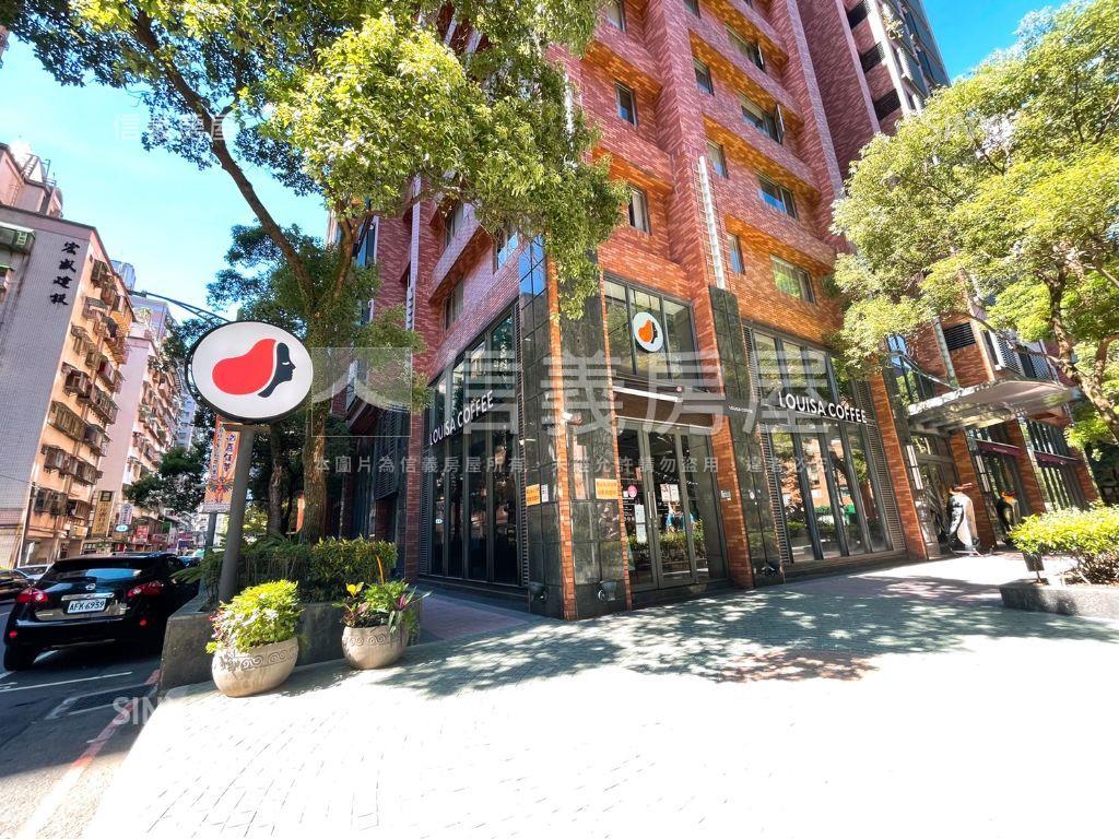 挑高文普小資宅。帶車位房屋室內格局與周邊環境