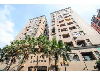 挑高文普小資宅。帶車位