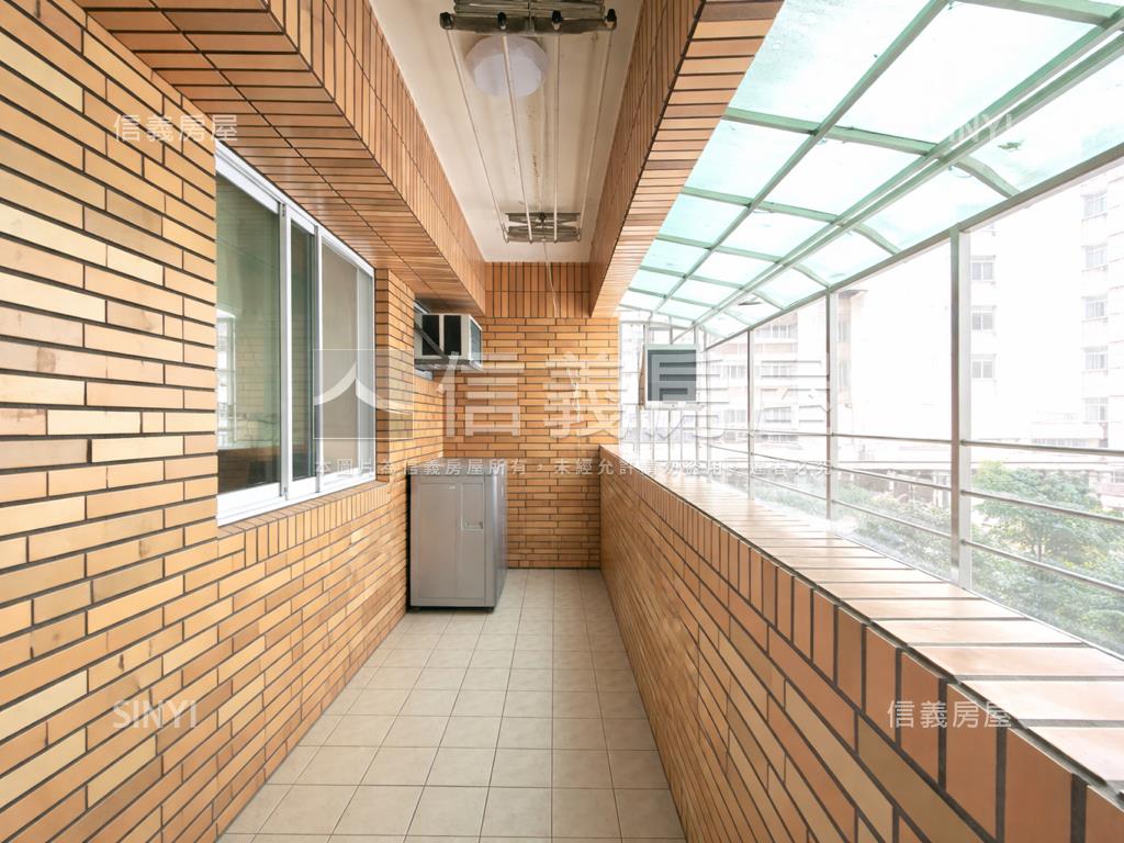 米蘭桂冠面中庭邊間四房房屋室內格局與周邊環境