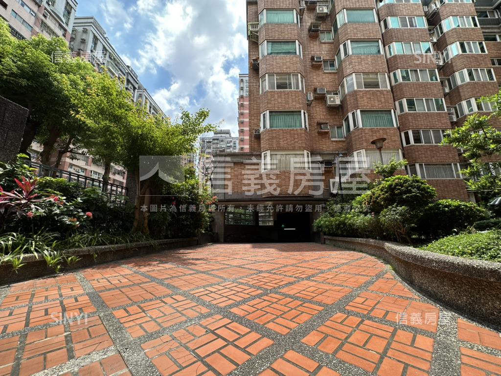 米蘭桂冠面中庭邊間四房房屋室內格局與周邊環境