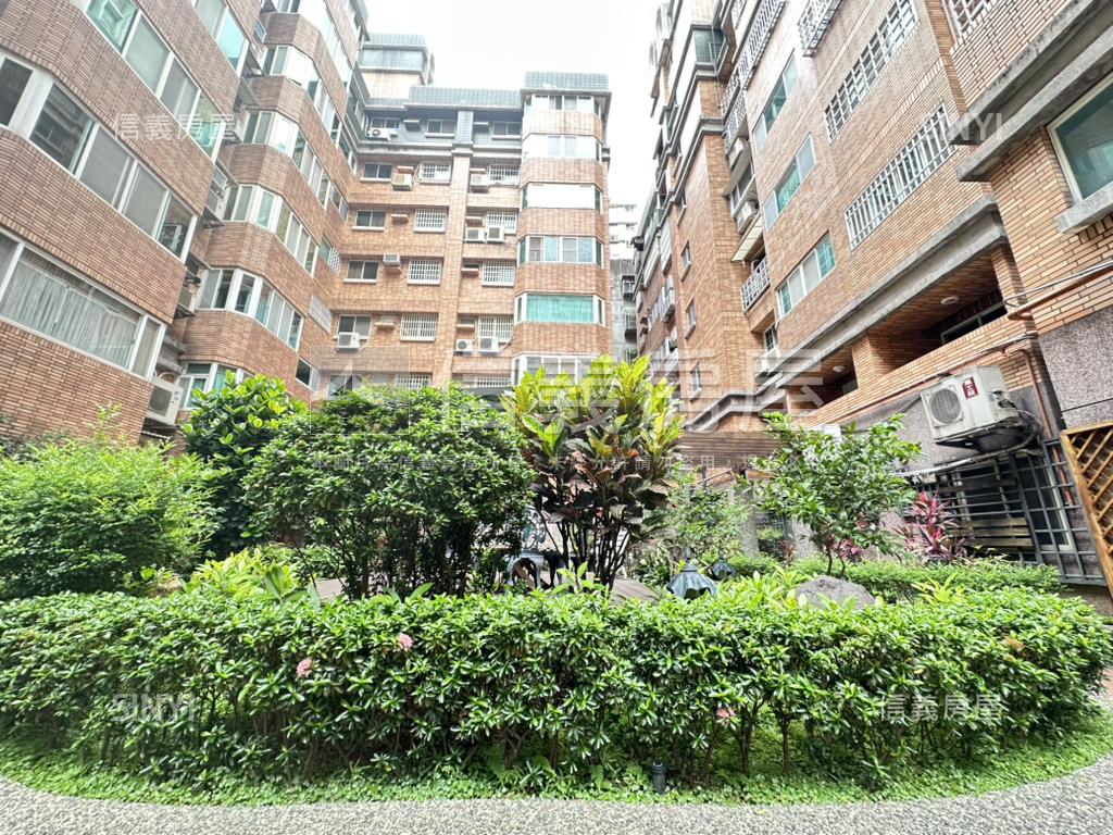 米蘭桂冠面中庭邊間四房房屋室內格局與周邊環境