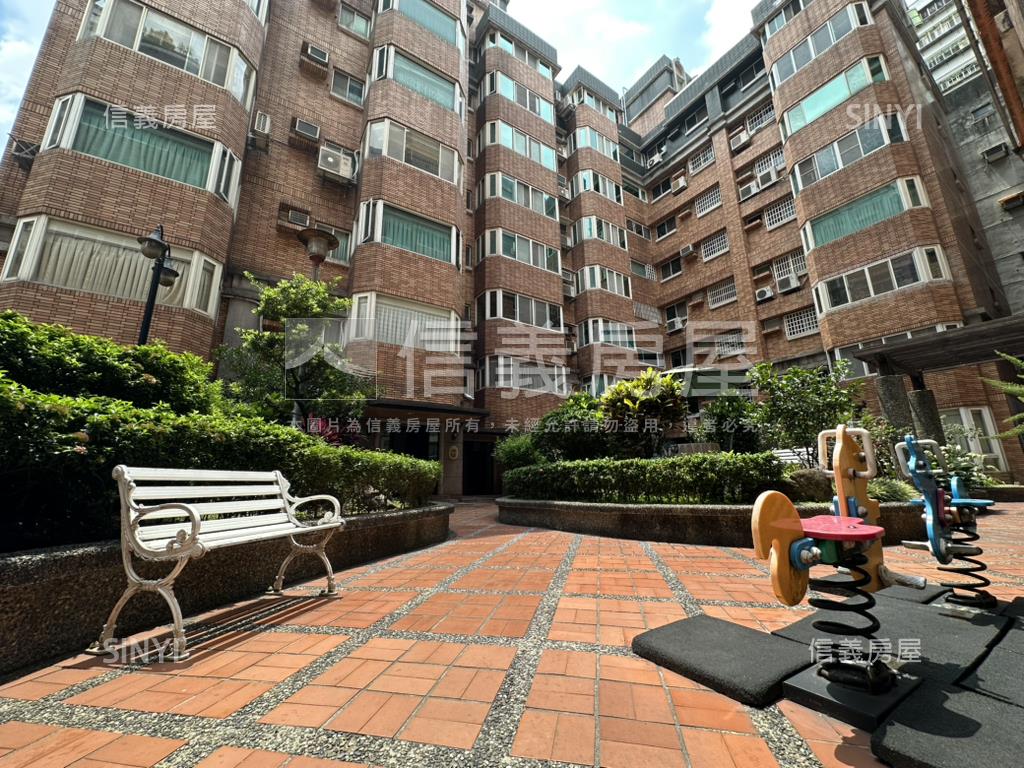 米蘭桂冠面中庭邊間四房房屋室內格局與周邊環境