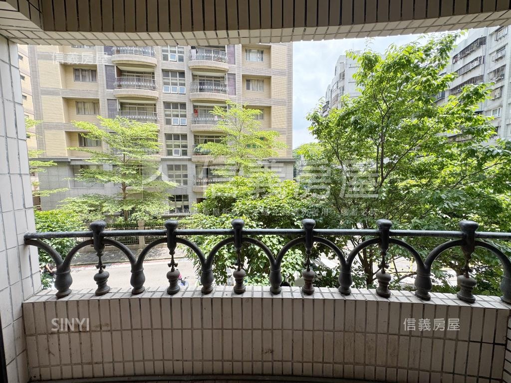 專任！蘭雅新城四房電梯房屋室內格局與周邊環境