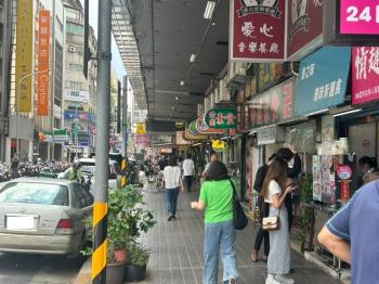 雙子星美食店面